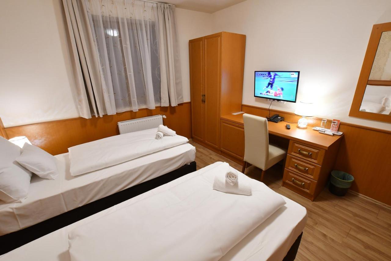 Hotel Barbakan ペーチ エクステリア 写真