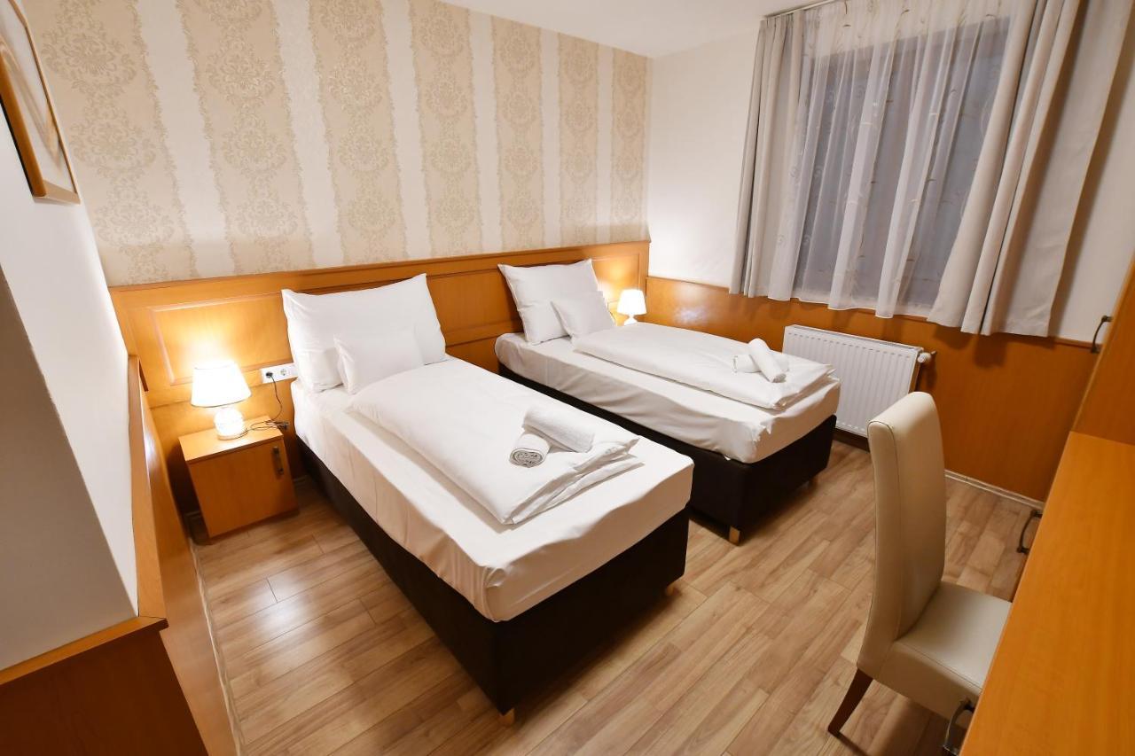 Hotel Barbakan ペーチ エクステリア 写真