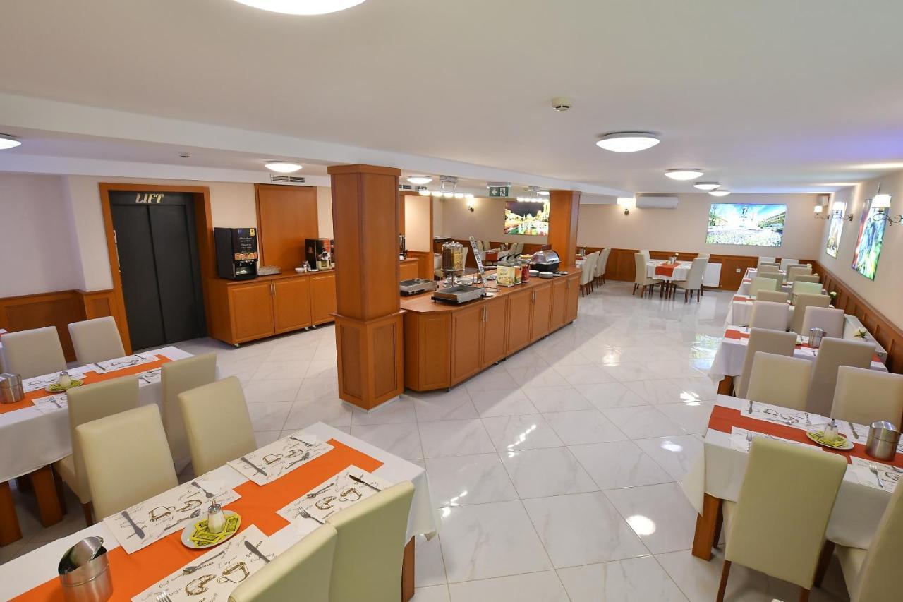 Hotel Barbakan ペーチ エクステリア 写真