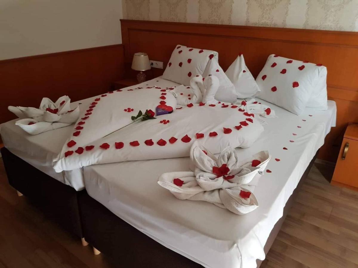 Hotel Barbakan ペーチ エクステリア 写真