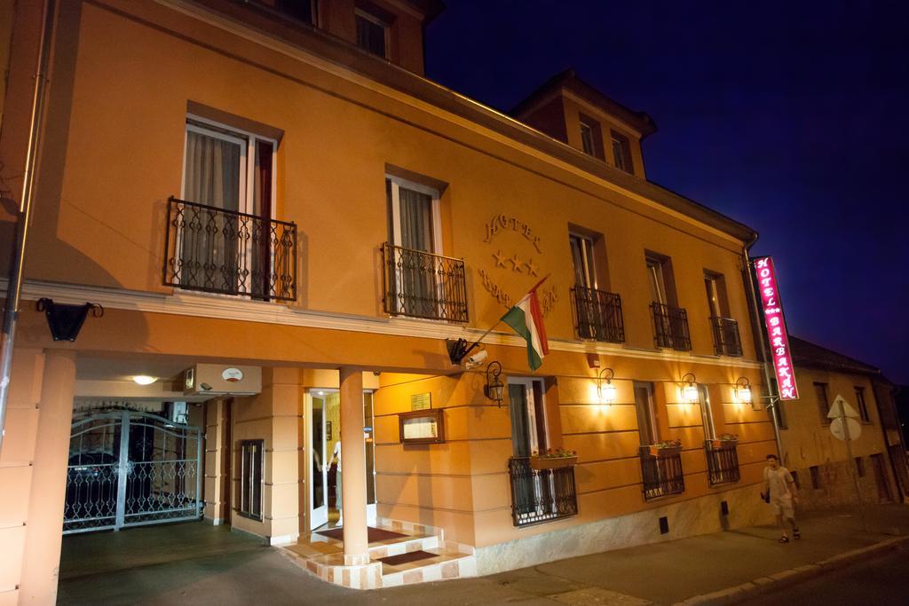 Hotel Barbakan ペーチ エクステリア 写真